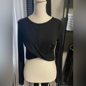 New Boohoo Black new cropped long sleeve top. size 12.